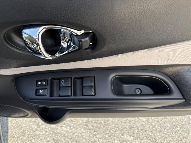 �p���[�E�B���h�E�̃X�C�b�`�ł���B�^�]�Ȃɋ��Ȃ��瑋���J���߂̃R���g���[���ł��܂���B