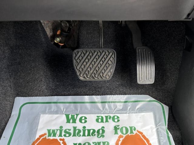 �A�N�Z���y�_���ƃu���[�L�y�_���ł��B