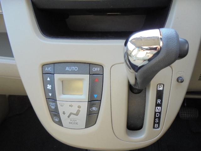 ムーヴ Ｘ　禁煙車　純正オプションケンウッド製ＣＤオーディオ　オートエアコン　オートライト　ベンチシート　フルフラット　アイドリングストップ　アルミホイール　ＥＴＣ　プッシュ式スタート　スマートキー　スペアキー（8枚目）