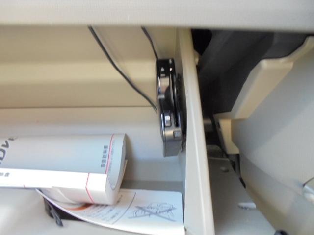 ムーヴ Ｘ　禁煙車　純正オプションケンウッド製ＣＤオーディオ　オートエアコン　オートライト　ベンチシート　フルフラット　アイドリングストップ　アルミホイール　ＥＴＣ　プッシュ式スタート　スマートキー　スペアキー（11枚目）