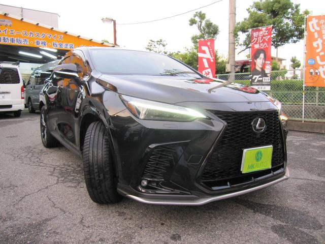 ＮＸ ＮＸ３５０ｈ　Ｆスポーツ　ムーンルーフ　デジタルミラードラレコ　赤／黒革シート　２０インチアルミ　ヘッドアップディスプレイ　３眼ＬＥＤヘッドライト　パノラミックビューモニター　ボディガラスコーティング（2枚目）