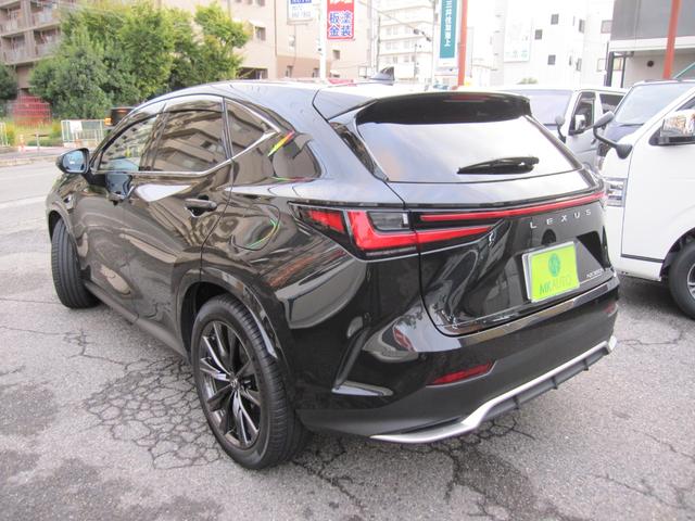 ＮＸ ＮＸ３５０ｈ　Ｆスポーツ　ムーンルーフ　デジタルミラードラレコ　赤／黒革シート　２０インチアルミ　ヘッドアップディスプレイ　３眼ＬＥＤヘッドライト　パノラミックビューモニター　ボディガラスコーティング（3枚目）