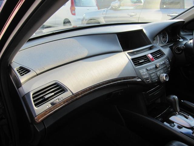 インスパイア ３５ＴＬ　禁煙車　クルーズコントロール　黒革シート　シートヒーター　純正ＨＤＤナビ　バックモニタ　スマートキー２個有（30枚目）