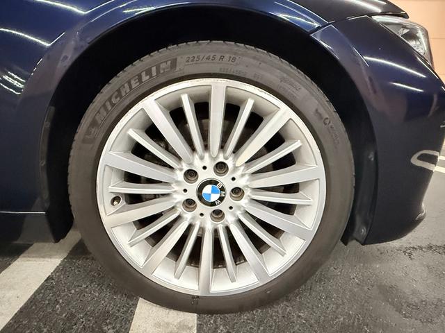 ３シリーズ ３２８ｉラグジュアリー　純正ナビ　地デジ　バックモニター　本革シート　ドライブレコーダ　前席パワーシート　コンフォートアクセス　プッシュスタート　ＥＴＣ　キセノンヘッドライト　オートクルーズコントロール　保証付（10枚目）