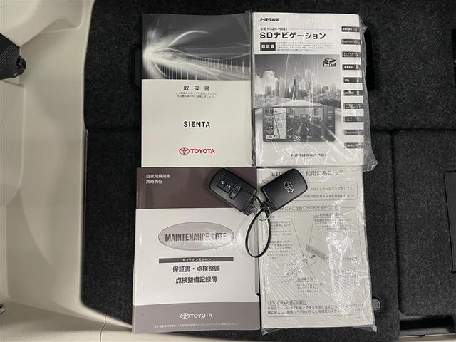 シエンタ ハイブリッドＧ　フルセグ　メモリーナビ　ＤＶＤ再生　ミュージックプレイヤー接続可　バックカメラ　衝突被害軽減システム　ＥＴＣ　両側電動スライド　ＬＥＤヘッドランプ　ウオークスルー　乗車定員７人　３列シート（40枚目）