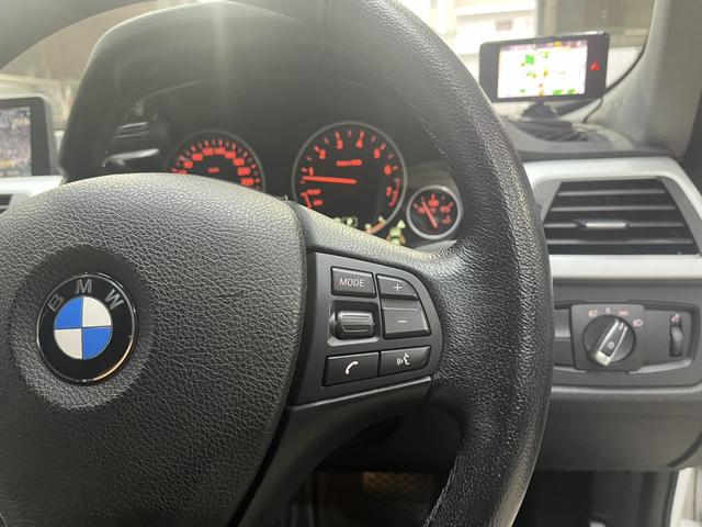 ３２０ｉ　ドライブレコーダー　ＥＴＣ　ナビ　ＴＶ　アルミホイール　ＨＩＤ　パワーシート　ＡＴ　盗難防止システム　ＡＢＳ　ＥＳＣ　ＣＤ　ＵＳＢ　ミュージックプレイヤー接続可　Ｂｌｕｅｔｏｏｔｈ　エアコン(7枚目)