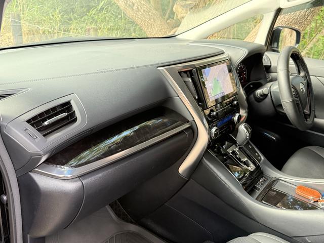 アルファード 2.5S Cパッケージ 禁煙車 SR Dインナ-ミラ- BSM ACC Fダウンモニタ- 黒革 Bカメラ ETC 3眼LEDオートライト シートクーラー/ヒーター メモリ付電動シート ナビ付DA フルセグTV BT DVD(62枚目)