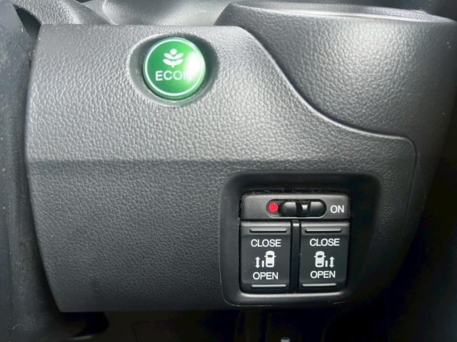 Ｎ－ＢＯＸカスタム Ｇ　ターボＳＳパッケージ　ナビ　衝突軽減　両側電動　バックカメラ　オートクルコン　ターボ車　ＨＩＤ　フォグライト　オートライト　パドルシフト　社外１６ＡＷ　ベンチシート　フルフラット　スマートキー　本革ステアリング　ＥＴＣ（5枚目）