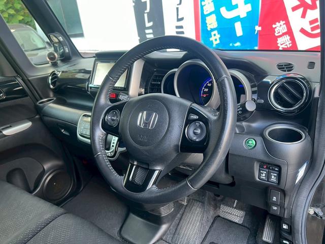Ｎ－ＢＯＸカスタム Ｇ　ターボＳＳパッケージ　ナビ　衝突軽減　両側電動　バックカメラ　オートクルコン　ターボ車　ＨＩＤ　フォグライト　オートライト　パドルシフト　社外１６ＡＷ　ベンチシート　フルフラット　スマートキー　本革ステアリング　ＥＴＣ（20枚目）