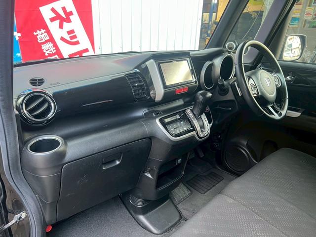 Ｎ－ＢＯＸカスタム Ｇ　ターボＳＳパッケージ　ナビ　衝突軽減　両側電動　バックカメラ　オートクルコン　ターボ車　ＨＩＤ　フォグライト　オートライト　パドルシフト　社外１６ＡＷ　ベンチシート　フルフラット　スマートキー　本革ステアリング　ＥＴＣ（28枚目）