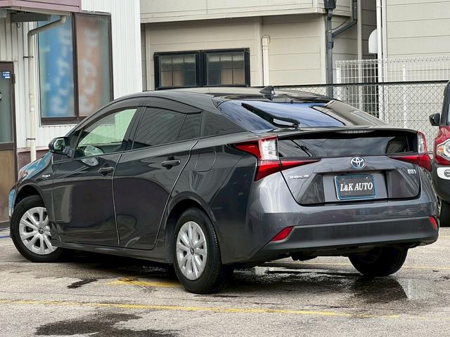 プリウス S 純正9インチナビ トヨタセフティセンス レーダークルコン LEDヘッド バックカメラ フォグ BLUETOOTH DVD再生 ETC ステアリモコン ミュージックサーバー オートライト 純正アルミ(6枚目)