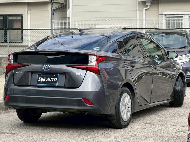 プリウス S 純正9インチナビ トヨタセフティセンス レーダークルコン LEDヘッド バックカメラ フォグ BLUETOOTH DVD再生 ETC ステアリモコン ミュージックサーバー オートライト 純正アルミ(12枚目)