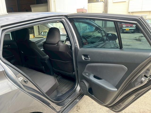 プリウス S 純正9インチナビ トヨタセフティセンス レーダークルコン LEDヘッド バックカメラ フォグ BLUETOOTH DVD再生 ETC ステアリモコン ミュージックサーバー オートライト 純正アルミ(18枚目)