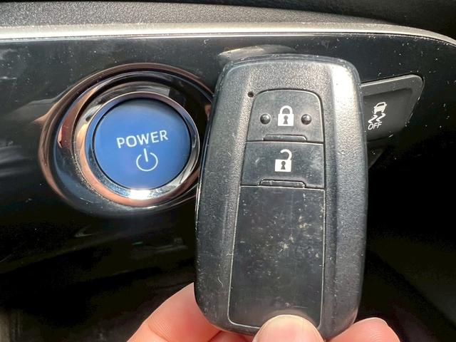 プリウス S 純正9インチナビ トヨタセフティセンス レーダークルコン LEDヘッド バックカメラ フォグ BLUETOOTH DVD再生 ETC ステアリモコン ミュージックサーバー オートライト 純正アルミ(35枚目)