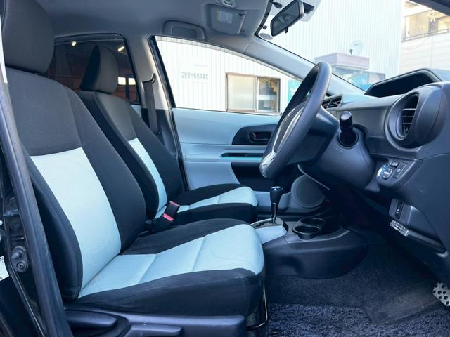 アクア Ｓ　純正ナビＴＶ　スマートキー　ＬＥＤヘッド　ＢＬＵＥＴＯＯＴＨ　　アルミペダル　フォグライト　オートライト　プッシュスタート　純正１６ＡＷ　ウィンカーミラー　サイドバイザー　ＣＤ／ＤＶＤ再生　ＥＴＣ（3枚目）