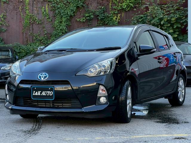 アクア Ｓ　純正ナビＴＶ　スマートキー　ＬＥＤヘッド　ＢＬＵＥＴＯＯＴＨ　　アルミペダル　フォグライト　オートライト　プッシュスタート　純正１６ＡＷ　ウィンカーミラー　サイドバイザー　ＣＤ／ＤＶＤ再生　ＥＴＣ（6枚目）