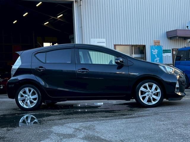 アクア Ｓ　純正ナビＴＶ　スマートキー　ＬＥＤヘッド　ＢＬＵＥＴＯＯＴＨ　　アルミペダル　フォグライト　オートライト　プッシュスタート　純正１６ＡＷ　ウィンカーミラー　サイドバイザー　ＣＤ／ＤＶＤ再生　ＥＴＣ（13枚目）