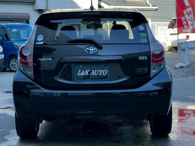 アクア Ｓ　純正ナビＴＶ　スマートキー　ＬＥＤヘッド　ＢＬＵＥＴＯＯＴＨ　　アルミペダル　フォグライト　オートライト　プッシュスタート　純正１６ＡＷ　ウィンカーミラー　サイドバイザー　ＣＤ／ＤＶＤ再生　ＥＴＣ（18枚目）