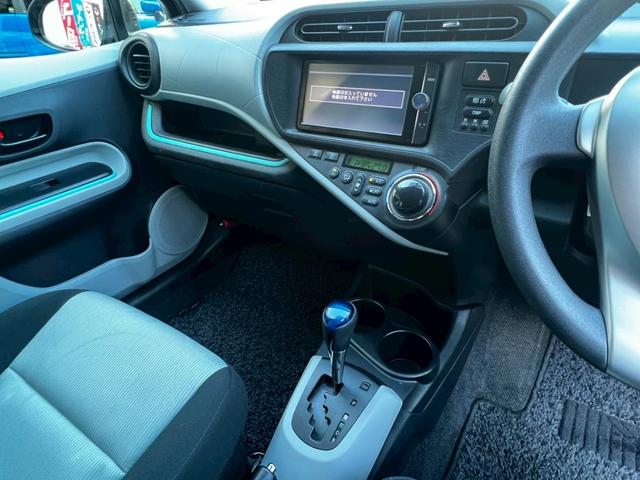 アクア Ｓ　純正ナビＴＶ　スマートキー　ＬＥＤヘッド　ＢＬＵＥＴＯＯＴＨ　　アルミペダル　フォグライト　オートライト　プッシュスタート　純正１６ＡＷ　ウィンカーミラー　サイドバイザー　ＣＤ／ＤＶＤ再生　ＥＴＣ（29枚目）