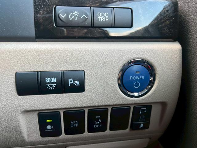 自社整備工場にて国家資格２級整備士により商品展示前の事前点検から、ご購入後の点検整備を行い、ご納車をさせて頂いております。ご購入後の点検整備は点検記録簿を発行させて頂いております。