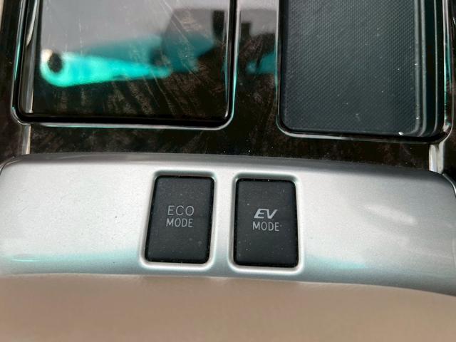 お車の詳しい情報は直接店舗へご連絡（０７５－９５６－６７８３）頂くか、メールｓａｌｅｓ）を下さい♪詳しくご説明させて頂きます。お気軽にご連絡ください！ＬＩＮＥでのご連絡も可能です