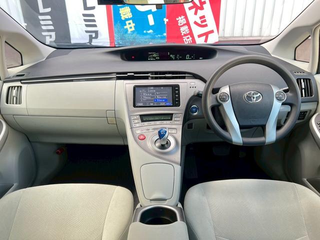 プリウス Ｓ　純正ナビＴＶ　バックカメラ　スマートキー　ＢＬＵＥＴＯＯＴＨ　オートライト　ＨＩＤヘッドライト　フォグライト　純正１５ＡＷ　フルフラット　ステアリモコン　ウィンカーミラー　プッシュスタート　ＥＴＣ（2枚目）