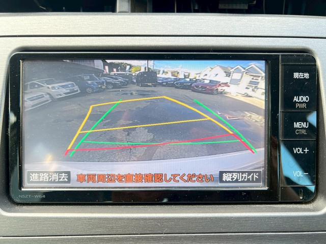 プリウス Ｓ　純正ナビＴＶ　バックカメラ　スマートキー　ＢＬＵＥＴＯＯＴＨ　オートライト　ＨＩＤヘッドライト　フォグライト　純正１５ＡＷ　フルフラット　ステアリモコン　ウィンカーミラー　プッシュスタート　ＥＴＣ（4枚目）