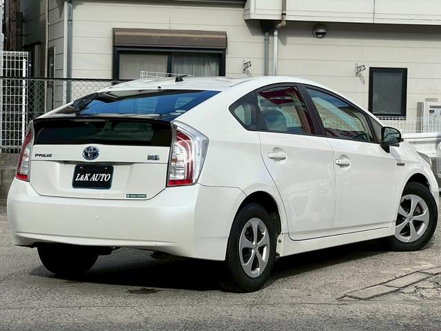 プリウス Ｓ　純正ナビＴＶ　バックカメラ　スマートキー　ＢＬＵＥＴＯＯＴＨ　オートライト　ＨＩＤヘッドライト　フォグライト　純正１５ＡＷ　フルフラット　ステアリモコン　ウィンカーミラー　プッシュスタート　ＥＴＣ（7枚目）