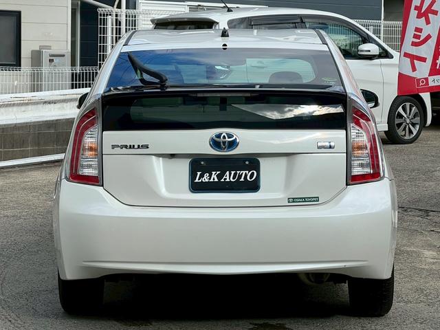 プリウス Ｓ　純正ナビＴＶ　バックカメラ　スマートキー　ＢＬＵＥＴＯＯＴＨ　オートライト　ＨＩＤヘッドライト　フォグライト　純正１５ＡＷ　フルフラット　ステアリモコン　ウィンカーミラー　プッシュスタート　ＥＴＣ（12枚目）