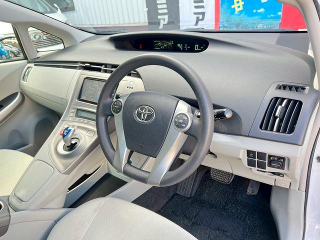 プリウス Ｓ　純正ナビＴＶ　バックカメラ　スマートキー　ＢＬＵＥＴＯＯＴＨ　オートライト　ＨＩＤヘッドライト　フォグライト　純正１５ＡＷ　フルフラット　ステアリモコン　ウィンカーミラー　プッシュスタート　ＥＴＣ（16枚目）