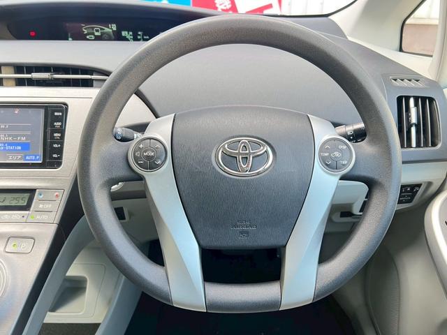 プリウス Ｓ　純正ナビＴＶ　バックカメラ　スマートキー　ＢＬＵＥＴＯＯＴＨ　オートライト　ＨＩＤヘッドライト　フォグライト　純正１５ＡＷ　フルフラット　ステアリモコン　ウィンカーミラー　プッシュスタート　ＥＴＣ（18枚目）