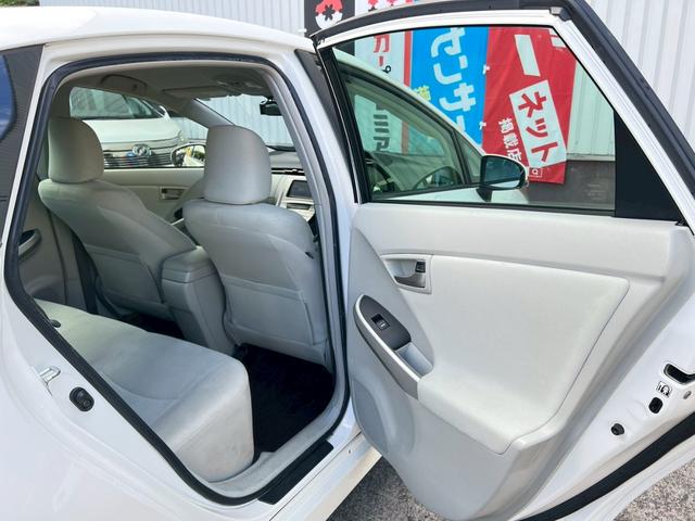 プリウス Ｓ　純正ナビＴＶ　バックカメラ　スマートキー　ＢＬＵＥＴＯＯＴＨ　オートライト　ＨＩＤヘッドライト　フォグライト　純正１５ＡＷ　フルフラット　ステアリモコン　ウィンカーミラー　プッシュスタート　ＥＴＣ（19枚目）