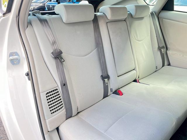 プリウス Ｓ　純正ナビＴＶ　バックカメラ　スマートキー　ＢＬＵＥＴＯＯＴＨ　オートライト　ＨＩＤヘッドライト　フォグライト　純正１５ＡＷ　フルフラット　ステアリモコン　ウィンカーミラー　プッシュスタート　ＥＴＣ（20枚目）