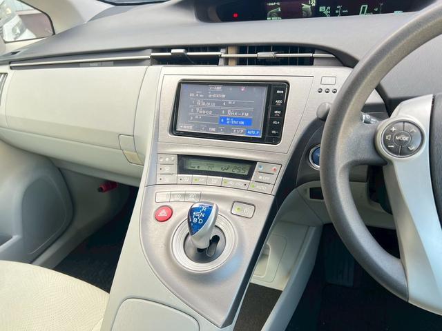 プリウス Ｓ　純正ナビＴＶ　バックカメラ　スマートキー　ＢＬＵＥＴＯＯＴＨ　オートライト　ＨＩＤヘッドライト　フォグライト　純正１５ＡＷ　フルフラット　ステアリモコン　ウィンカーミラー　プッシュスタート　ＥＴＣ（28枚目）