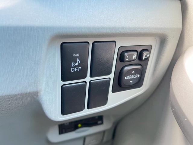 プリウス Ｓ　純正ナビＴＶ　バックカメラ　スマートキー　ＢＬＵＥＴＯＯＴＨ　オートライト　ＨＩＤヘッドライト　フォグライト　純正１５ＡＷ　フルフラット　ステアリモコン　ウィンカーミラー　プッシュスタート　ＥＴＣ（31枚目）