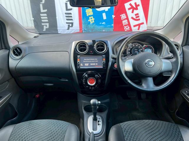 ノート メダリスト　純正ナビ　全周囲カメラ　ハーフレザー　オートライト　スマートキー　プッシュスタート　ライトレベライザー　サイドバイザー　アイドリングストップ　スーパーチャージャー　横滑り防止　盗難防止システム　ＥＴＣ（2枚目）