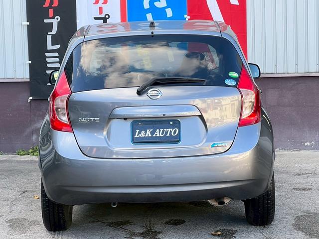 ノート メダリスト　純正ナビ　全周囲カメラ　ハーフレザー　オートライト　スマートキー　プッシュスタート　ライトレベライザー　サイドバイザー　アイドリングストップ　スーパーチャージャー　横滑り防止　盗難防止システム　ＥＴＣ（12枚目）