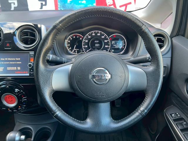 ノート メダリスト　純正ナビ　全周囲カメラ　ハーフレザー　オートライト　スマートキー　プッシュスタート　ライトレベライザー　サイドバイザー　アイドリングストップ　スーパーチャージャー　横滑り防止　盗難防止システム　ＥＴＣ（19枚目）