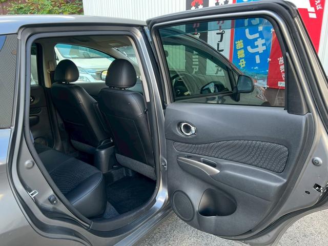 ノート メダリスト　純正ナビ　全周囲カメラ　ハーフレザー　オートライト　スマートキー　プッシュスタート　ライトレベライザー　サイドバイザー　アイドリングストップ　スーパーチャージャー　横滑り防止　盗難防止システム　ＥＴＣ（20枚目）