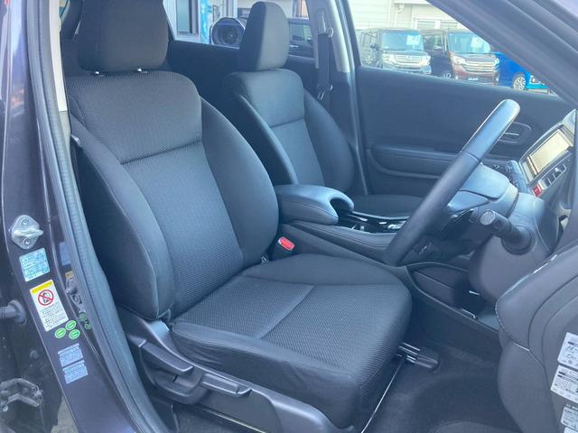 ヴェゼル ハイブリッドＸ　純正ナビＴＶ　クルコン　衝突軽減　バックカメラ　ＢＬＵＥＴＯＯＴＨ　ステアリモコン　ＬＥＤ　オートライト　フォグライト　社外１６ＡＷ　パドルシフト　フルフラット　ウィンカーミラー　スマートキー　ＥＴＣ（3枚目）