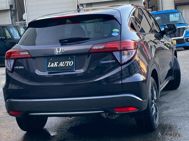 ヴェゼル ハイブリッドＸ　純正ナビＴＶ　クルコン　衝突軽減　バックカメラ　ＢＬＵＥＴＯＯＴＨ　ステアリモコン　ＬＥＤ　オートライト　フォグライト　社外１６ＡＷ　パドルシフト　フルフラット　ウィンカーミラー　スマートキー　ＥＴＣ（7枚目）