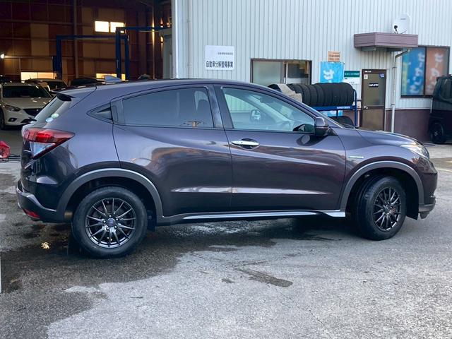 ヴェゼル ハイブリッドＸ　純正ナビＴＶ　クルコン　衝突軽減　バックカメラ　ＢＬＵＥＴＯＯＴＨ　ステアリモコン　ＬＥＤ　オートライト　フォグライト　社外１６ＡＷ　パドルシフト　フルフラット　ウィンカーミラー　スマートキー　ＥＴＣ（13枚目）