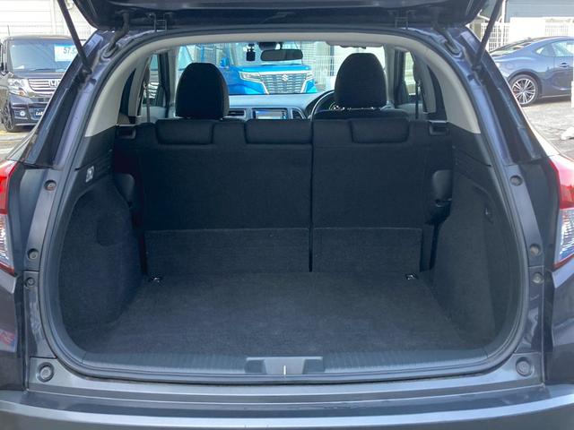 ヴェゼル ハイブリッドＸ　純正ナビＴＶ　クルコン　衝突軽減　バックカメラ　ＢＬＵＥＴＯＯＴＨ　ステアリモコン　ＬＥＤ　オートライト　フォグライト　社外１６ＡＷ　パドルシフト　フルフラット　ウィンカーミラー　スマートキー　ＥＴＣ（19枚目）