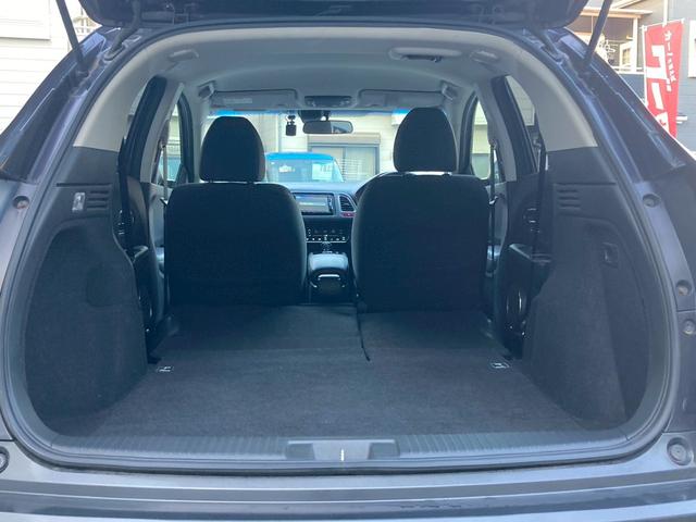 ヴェゼル ハイブリッドＸ　純正ナビＴＶ　クルコン　衝突軽減　バックカメラ　ＢＬＵＥＴＯＯＴＨ　ステアリモコン　ＬＥＤ　オートライト　フォグライト　社外１６ＡＷ　パドルシフト　フルフラット　ウィンカーミラー　スマートキー　ＥＴＣ（20枚目）