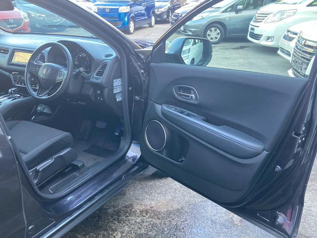 ヴェゼル ハイブリッドＸ　純正ナビＴＶ　クルコン　衝突軽減　バックカメラ　ＢＬＵＥＴＯＯＴＨ　ステアリモコン　ＬＥＤ　オートライト　フォグライト　社外１６ＡＷ　パドルシフト　フルフラット　ウィンカーミラー　スマートキー　ＥＴＣ（21枚目）