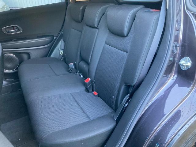 ヴェゼル ハイブリッドＸ　純正ナビＴＶ　クルコン　衝突軽減　バックカメラ　ＢＬＵＥＴＯＯＴＨ　ステアリモコン　ＬＥＤ　オートライト　フォグライト　社外１６ＡＷ　パドルシフト　フルフラット　ウィンカーミラー　スマートキー　ＥＴＣ（28枚目）