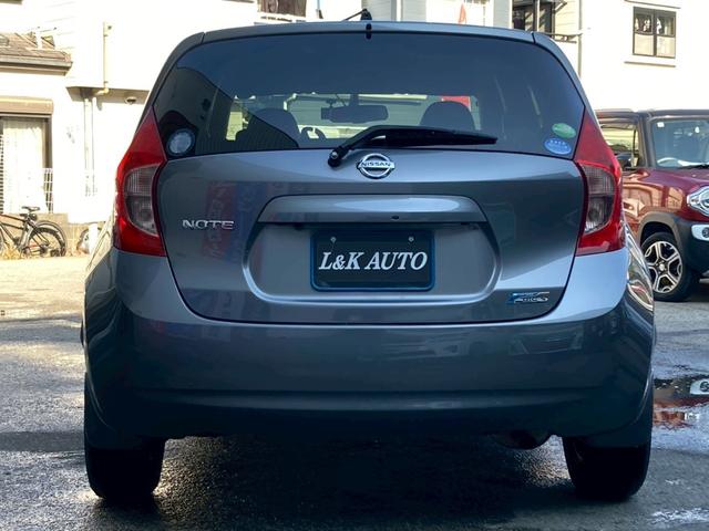 ノート メダリスト　純正ナビＴＶ　全周囲カメラ　ハーフレザー　ＢＬＵＥＴＯＯＴＨ　オートライト　スマートキー　プッシュスタート　レベライザー　ウィンカーミラ　アイドリングストップ　スーパーチャージャー　横滑り防止　ＥＴＣ（16枚目）
