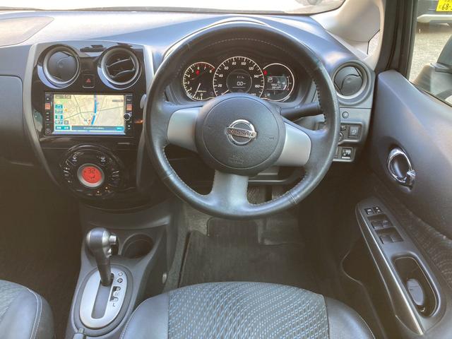 ノート メダリスト　純正ナビＴＶ　全周囲カメラ　ハーフレザー　ＢＬＵＥＴＯＯＴＨ　オートライト　スマートキー　プッシュスタート　レベライザー　ウィンカーミラ　アイドリングストップ　スーパーチャージャー　横滑り防止　ＥＴＣ（20枚目）