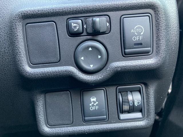 ノート メダリスト　純正ナビＴＶ　全周囲カメラ　ハーフレザー　ＢＬＵＥＴＯＯＴＨ　オートライト　スマートキー　プッシュスタート　レベライザー　ウィンカーミラ　アイドリングストップ　スーパーチャージャー　横滑り防止　ＥＴＣ（31枚目）