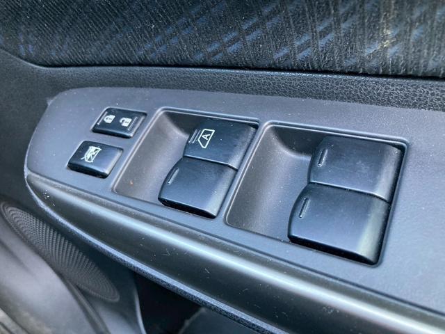 ノート メダリスト　純正ナビＴＶ　全周囲カメラ　ハーフレザー　ＢＬＵＥＴＯＯＴＨ　オートライト　スマートキー　プッシュスタート　レベライザー　ウィンカーミラ　アイドリングストップ　スーパーチャージャー　横滑り防止　ＥＴＣ（32枚目）